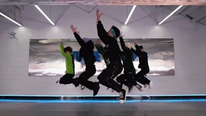 这个能治好强迫症的齐舞和爽死人的脚步声真的是内娱男团？