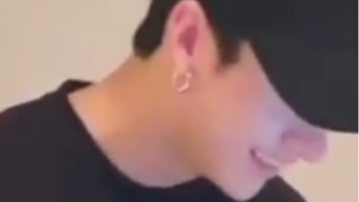 งั้นฉ่านเป็นคนแรกที่อวยพรวันเกิดให้จื่ออวี๋เหรอ?