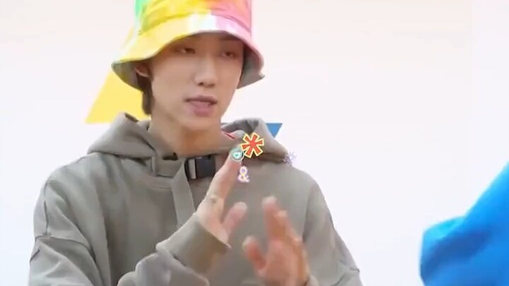 Dance king meets dance newbie—what a hilarious scene! SEVENTEEN’s Seo Myung-ho