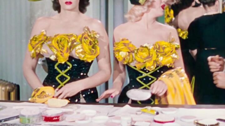 I totally get why people say aesthetics have declined these days—back then, the costumes, makeup, an