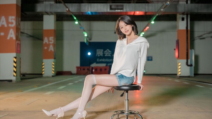 ♥能抵抗的住可爱妹妹的性感椅子舞嘛♥