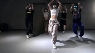 Few people should have seen Bada Lee's choreography LISA - Money, absolutely controllable