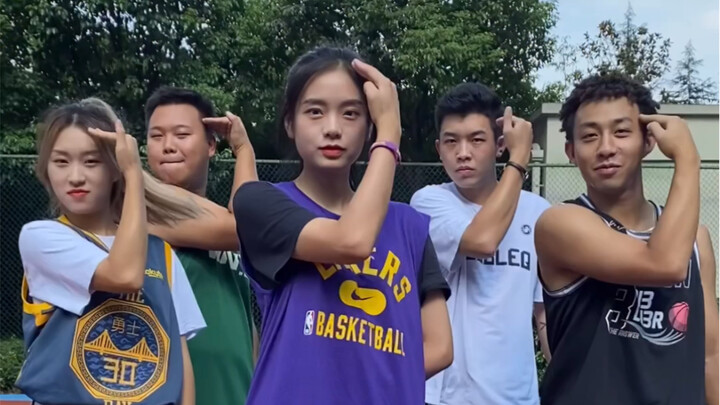 ฉันจะคอยเข้าข้างเพื่อนสนิทของฉันเสมอ แน่นอนว่าฉันรู้ดีว่าพวกเธอไม่ได้สมบูรณ์แบบ และยังมีข้อบกพร่องอี