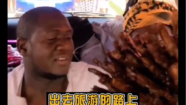 Kami sedang dalam perjalanan wisata dan tiba-tiba menghadapi... serangan kuliner!