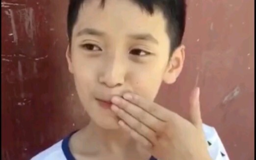 【Nghiêm Hạo Tường】Nhìn lại chú gấu nhỏ thời thơ ấu, Internet quả thật không bao giờ quên anh Tường!