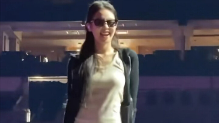 Jennie - Cô nàng kiểu mẫu