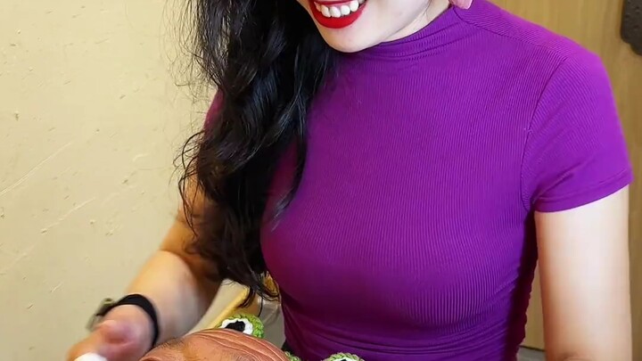 Handsome guy, let’s start with something sweet 🍑 #EarCleaning #Mensoffing #ScalpSpa #MenSkincare