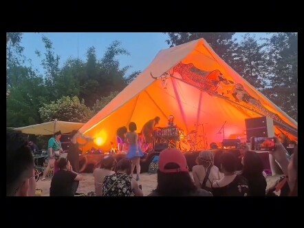 Hiện trường buổi tiệc lớn