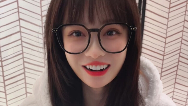 Who wouldn’t want a girlfriend who’s calm and composed on the outside but totally psycho on the insi