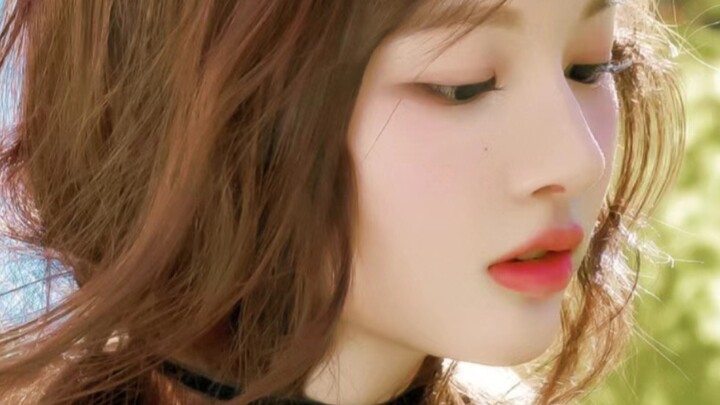 Nhìn mặt thì cứ ngỡ là idol xinh đẹp nhưng vô dụng, ai ngờ thực lực lại cực mạnh! Ai mà không thích 