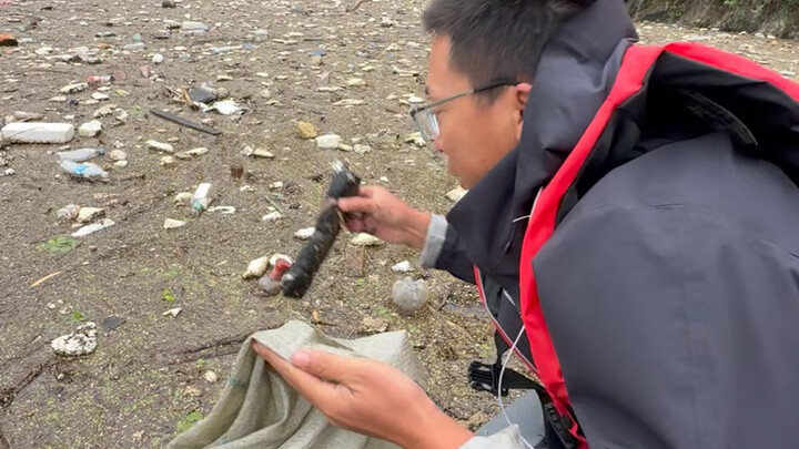 There's a lot of white trash at Guxian Reservoir. Let's refuse to drink plastic soup and start prote