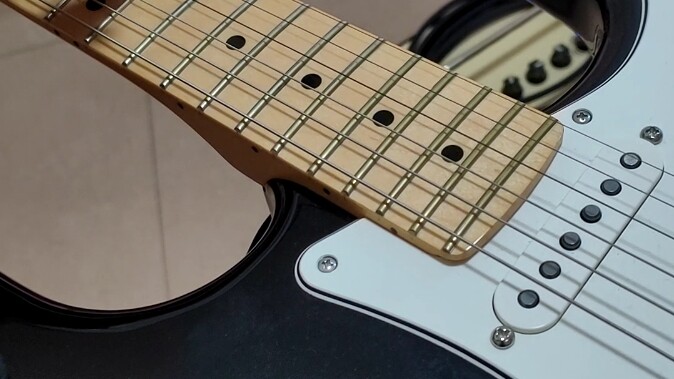 【شو بتعمل؟】الغيتار الكهربائي هو أيضًا من المتصيدين!