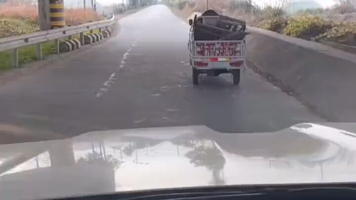 Good thing it's daytime—old man, you're way too scary!