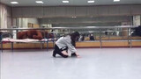 Sinh viên năm nhất luyện tập vũ đạo