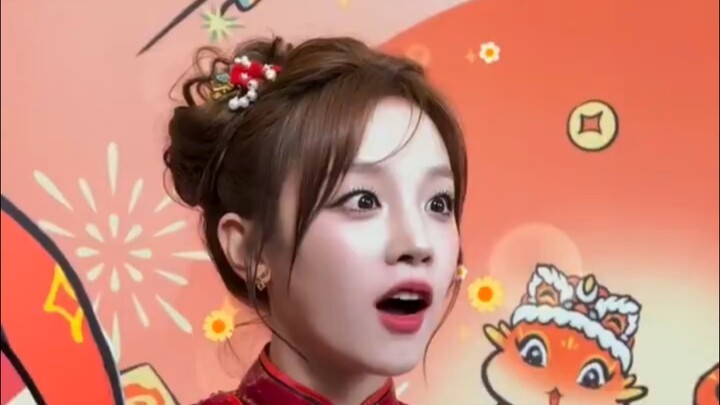 Yujqi: Sign on the camera? You’re so rich!