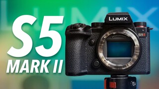 After 6 years, it finally hits the spot! Hands-on with the Panasonic S5 Mark II, a budget-friendly p