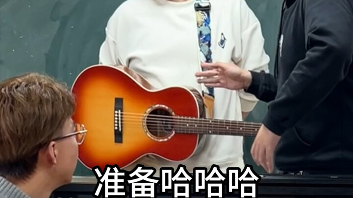 ผู้อำนวยการจางเหมือนหุ่นยนต์เก่าที่ลืมเติมน้ำมัน #เกาะแห่งความเหงา