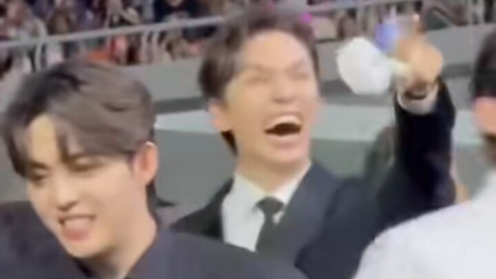 รีแอกชันเซเว่นทีนแบบใกล้ชิดกว่าเดิม ดูเหมือนพวกพี่ๆ เองก็ตกใจเหมือนกัน ฮ่าๆๆๆ