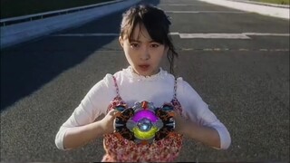 女性人间体变身的瞬间，卡尔蜜拉的人间体上坂堇 和帝纳斯的人间体中村加弥乃 谁更漂亮