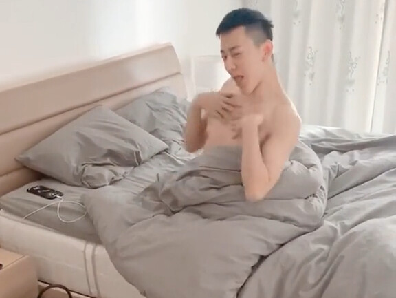 Cách thức thức dậy của cô gái ngọt ngào