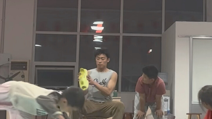 原来家长也掉凳啊