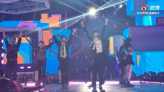 When I'm happy, I just want to watch Zhao Lei's girl group dance to liven things up.