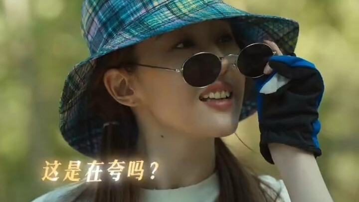หลิวอี้เฟย กับ หวงอีเหมย ช่วยพี่ชายใส่เสื้อทีละตัวสองตัว พอถึงคิวตัวเองก็จัดไปหนึ่งชุดเช่นกัน! ฮ่าๆๆ