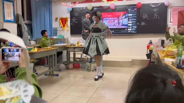 I still send the New Year's Day dance to Mingyue.