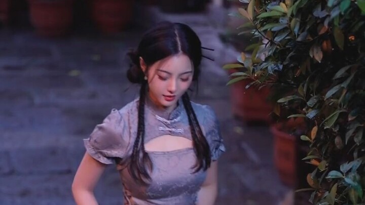 ทุกคนก็ใส่ชุดสไตล์จีนใหม่เหมือนกัน