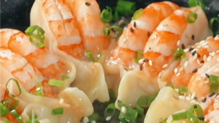 ฉันทำเกี๊ยวกุ้งนี้สำหรับมื้อเย็นวันส่งท้ายปีเก่า เหนียวนุ่ม ชุ่มฉ่ำ เปลือกกรอบ อร่อยจนคนทั้งครอบครัว