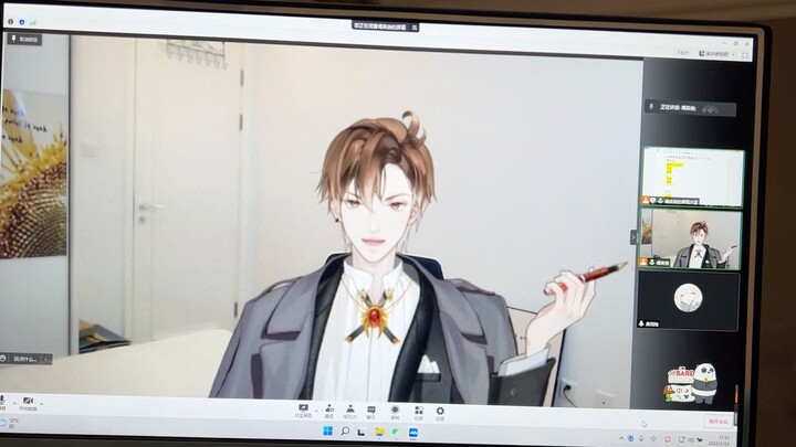 Xui quá, anh ta đã “bắt bài” được lớp học trực tuyến.