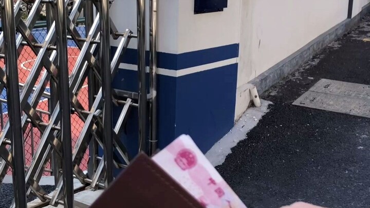 คลิปรณรงค์ต่อต้านการหลอกลวงโดยแกล้งเก็บ “กระเป๋าเงิน” กลายเป็นไวรัล ไปดูปฏิกิริยาของคนเดินถนนที่เจอ 