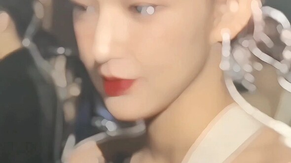 Oh my god! This lady’s skull is seriously amazing! [Cheng Xiao]