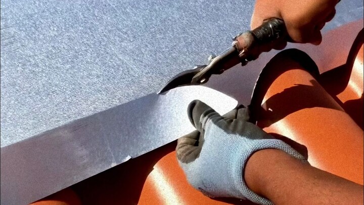 ทำไมต้องติดแผ่นโลหะบนหลังคากระเบื้อง?