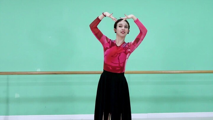 Sự kết hợp luyện mắt của điệu nhảy Uyghur