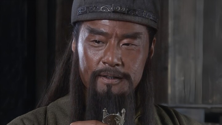 بعض الأشخاص بمجرد أن يفتحوا أفواههم تبدأ مواقف محرجة لا يمكن تجاوزها.