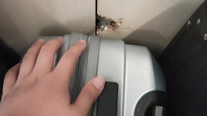 The dormitory was burgled, and the computer that I had worked hard to save for two years was gone, r