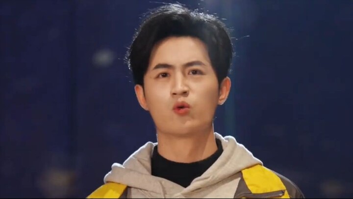 CEO ปลอมตัวดันเป็นไรเดอร์ ดันแต่งงานกับคุณหนูตัวจริงผู้ปกปิดฐานะ!_ ----