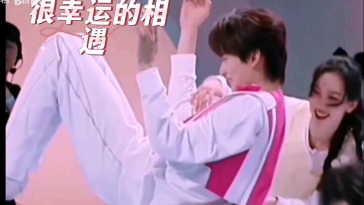 Ai hiểu không?!! Trần Đô Linh × Chu Kha Vũ, chỉ cần đứng cạnh nhau thôi đã rất ăn ý rồi!! Đạo diễn t