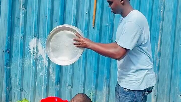Njovu commedy