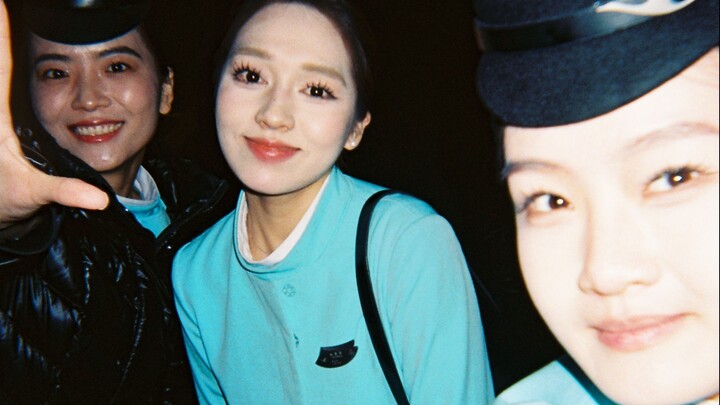 ถ่ายรูปให้ลูกเรือที่ไม่คุ้นเคยด้วยกล้องใช้แล้วทิ้ง