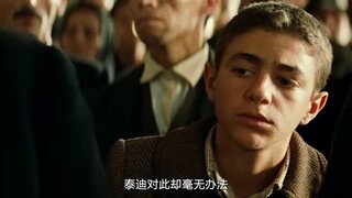 男孩为了偷看女神，深夜翻进对方家的院子，却看到让他心碎的一幕