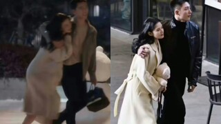 Huang Jingyu dan Zhang Jingyi berpelukan di bahu vs. Yang Yang dan Wang Churan berpelukan di bahu. K