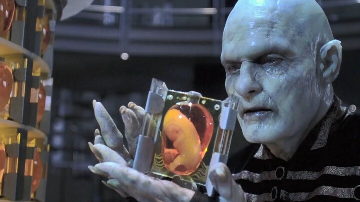 The vampire king cultivates ghost embryos, only to have them grow into terrifying monsters, even tur