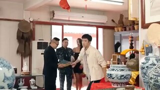 คนรวยที่สุดงคับห้หนุ่มยากจนคุกเข่าแต่วินาทีต่อมาเขาตื่นรุ้ดวงตาเทพเจ้า