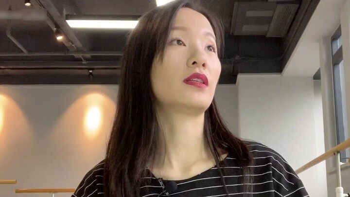 What should I do if I have facial paralysis while dancing and have difficulty expressing facial expr