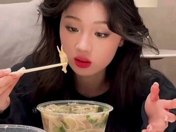 “ชิบโป” เซี่ยวตัน เวอร์ชัน 1.0 กินข้าวไปก็ยังได้เจอ “พี่ใหญ่สุดเกรียน” ดูท่าเซี่ยงเจี๋ยจะดูสปอนจ์บ็อ