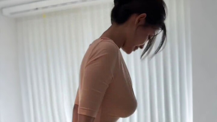 Aku tahu kamu suka rok pensil~