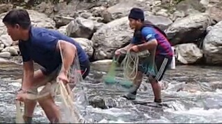 cast netting in Nepal | himalayan trout fishing with handmade cast net |