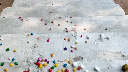 ช่วงเวลาคลายเครียดสุดมันส์กับการกลิ้งขวดบนบันได